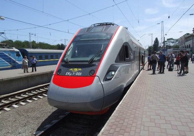 “Укрзализныця” назначила дополнительный поезд из Киева в Одессу на праздничные выходные