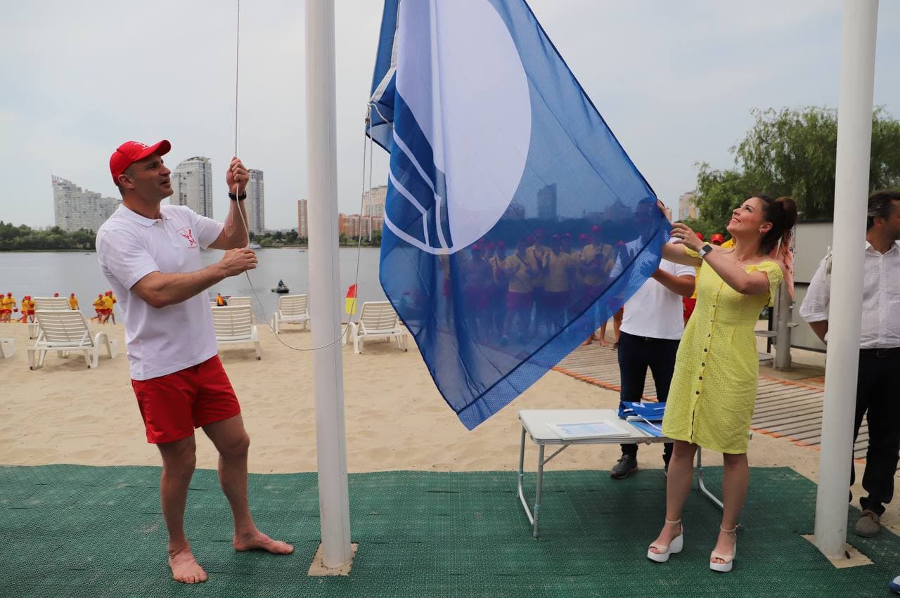 В этом году девять киевских пляжей отмечены международной экологической наградой “Голубой флаг”