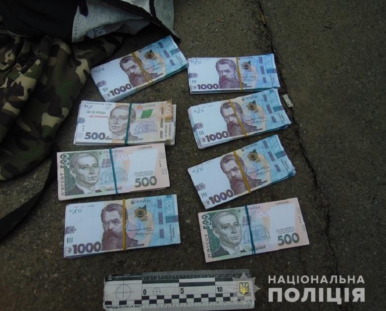 Столичные полицейские подозревают мужчину в мошенничестве при обмене валют