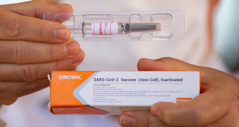 Киевским клиникам выделили 128 тысяч доз китайской вакцины “Синовак”