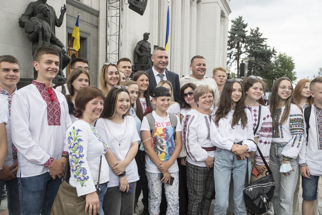 Виталий Кличко поздравил украинцев с Днем Конституции и принял участие в торжествах в парламенте (фото)