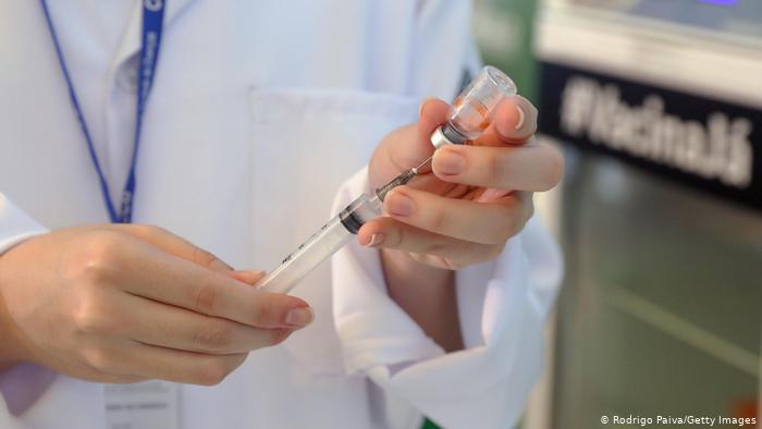 За сутки в Украине зафиксировано более 800 носителей коронавируса