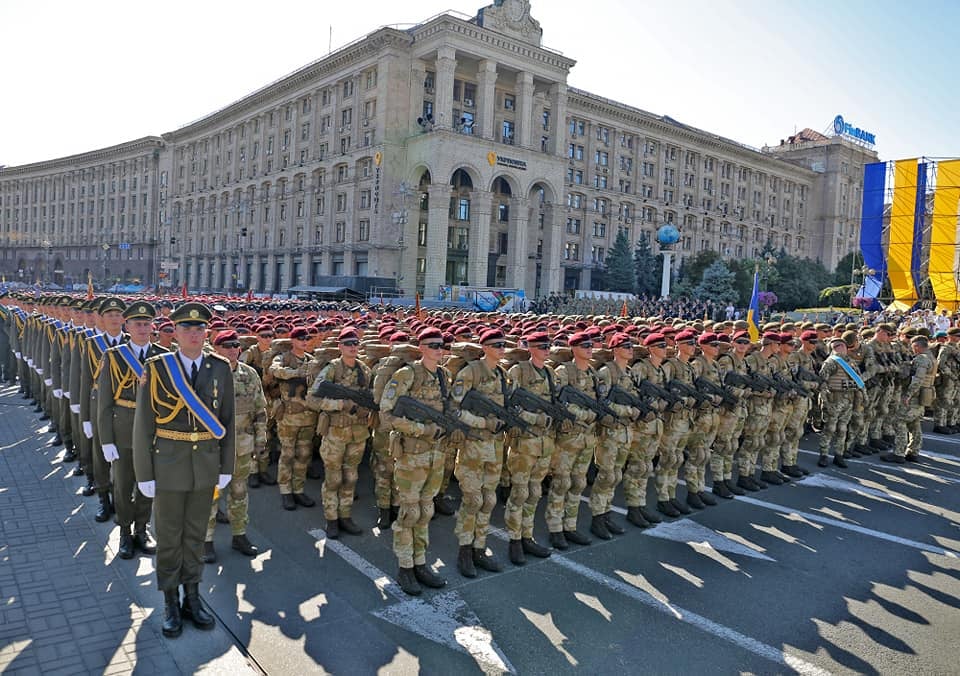 Власти Киева просят компании, расположенные в центре столицы, сократить рабочее время в дни репетиции парада ко Дню Независимости