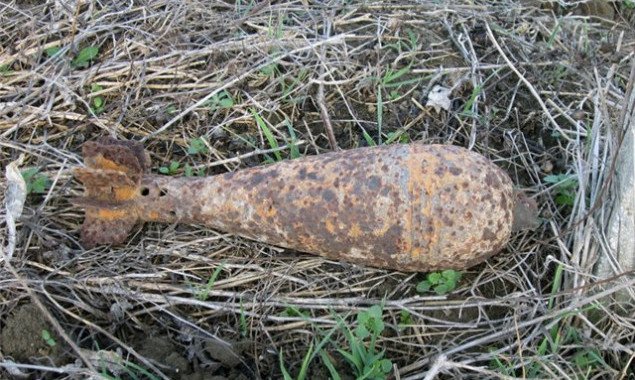 Киевлянин во время земляных работ возле своего дома нашел снаряд времен Второй мировой