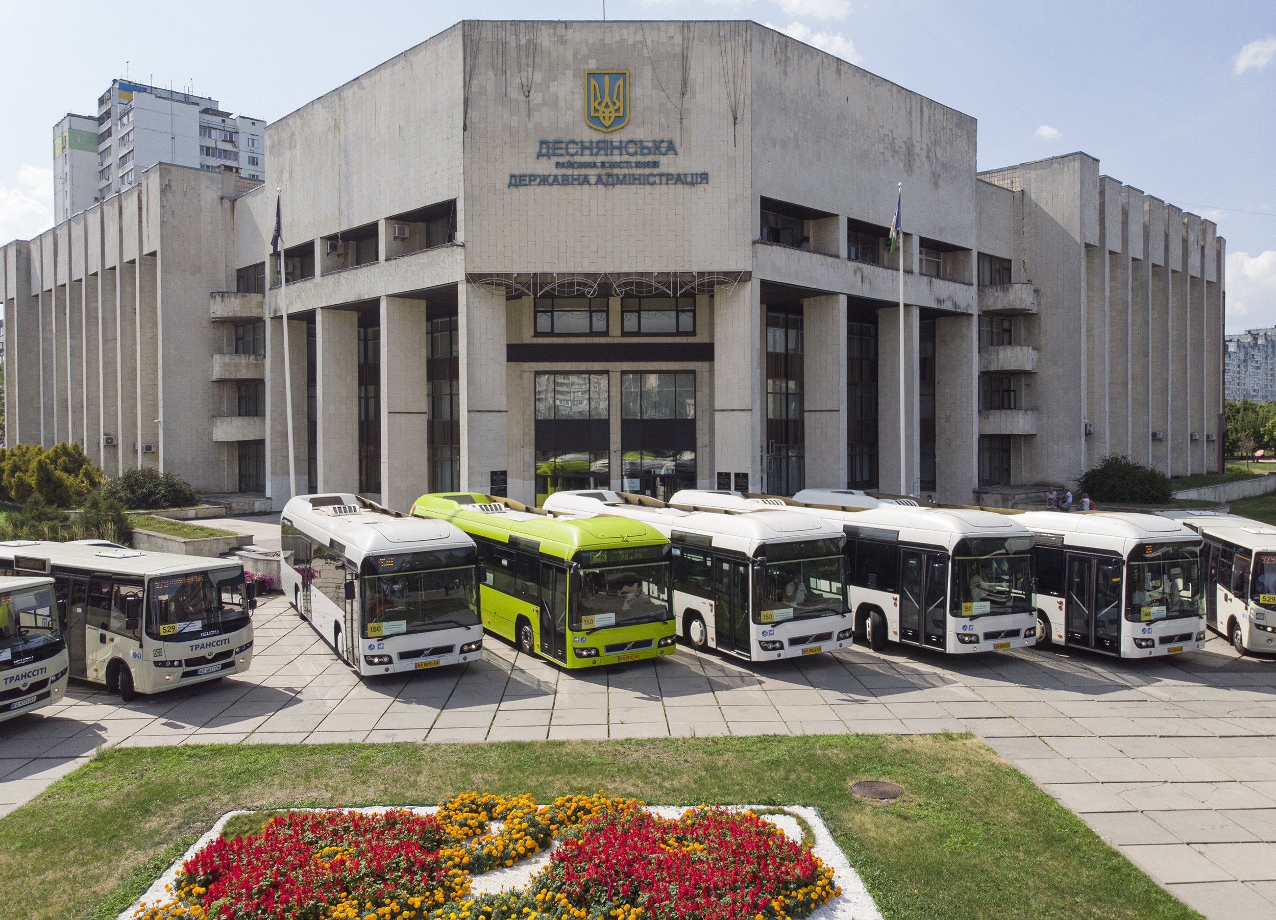 В Киеве победившие в конкурсах перевозчики презентовали свои автобусы “нового образца”