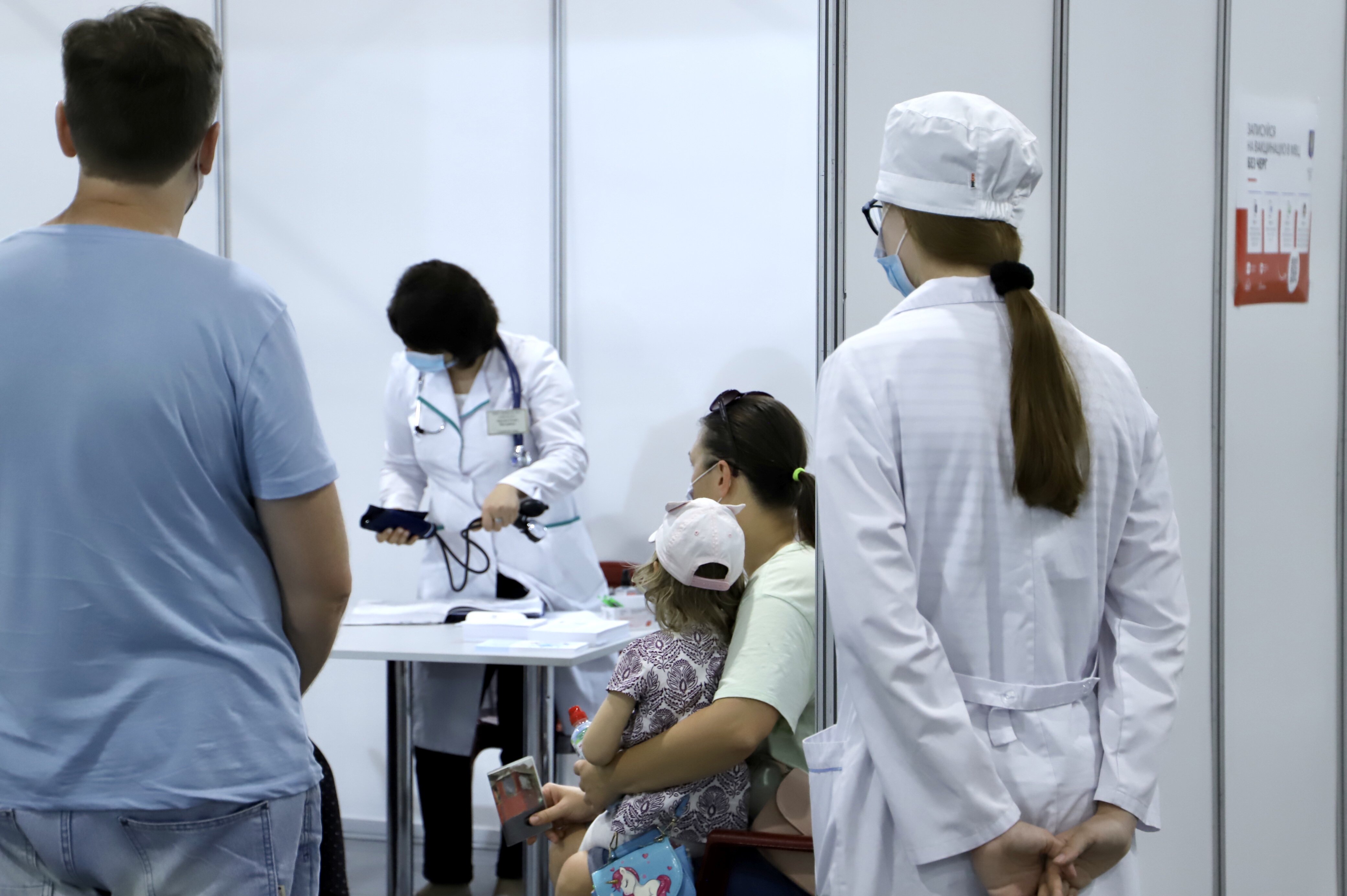 Центр вакцинации на столичной Левобережной с 5 июля будет работать ежедневно