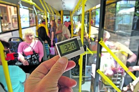 Ответственного за транспорт в столице Ивана Шпилевого просят рассказать, как обеспечивают комфортную температуру пассажирам и водителям