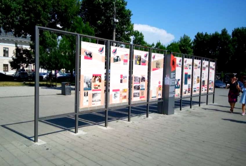Выставка о ленд-лизе на столичном Подоле четырежды подвергалась атакам вандалов (фото)
