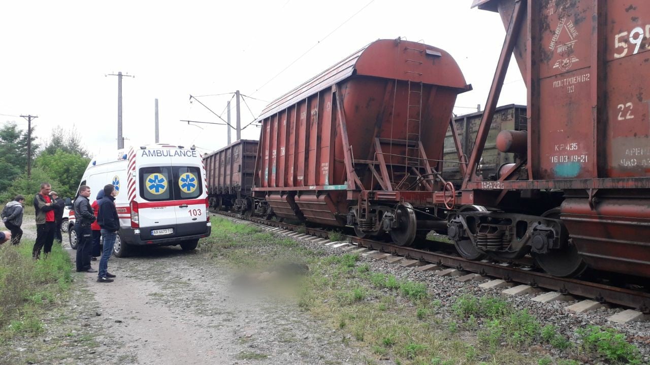 На Киевщине подросток погиб от удара током на железной дороге