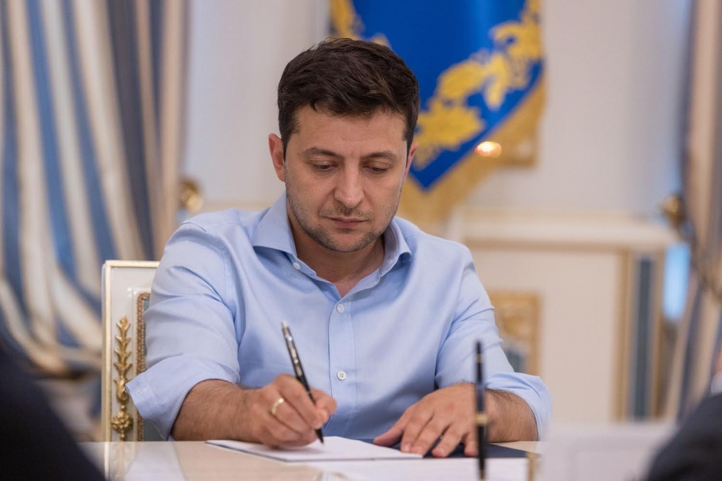 Зеленский подписал указ, предусматривающий введение временных администрации в облэнерго