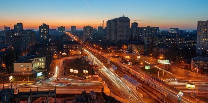 В ночь на завтра, 17 августа, в Киеве перекроют движение по Индустриальному путепроводу (схема объезда)