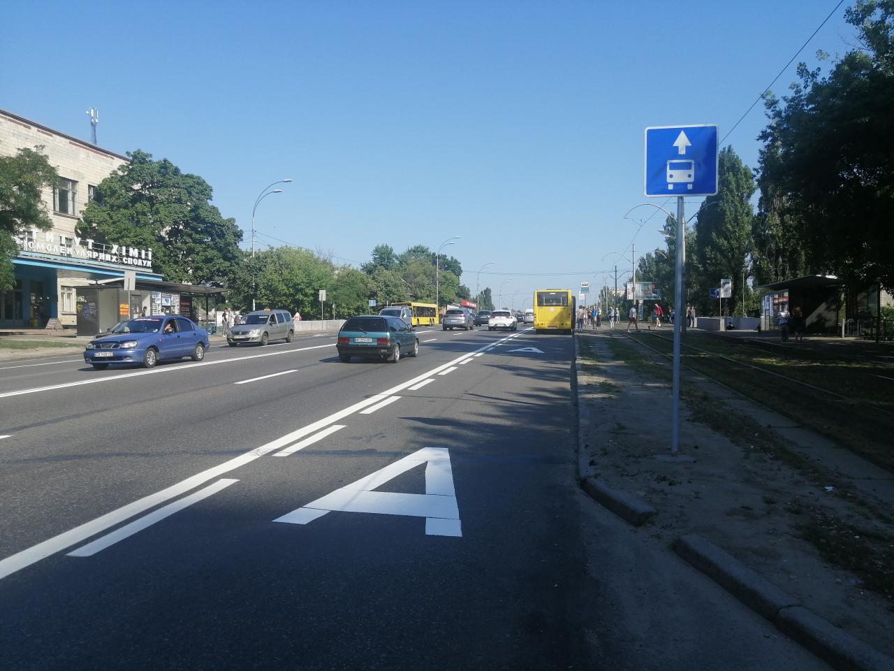 На столичном Харьковском шоссе появилась полоса для общественного транспорта