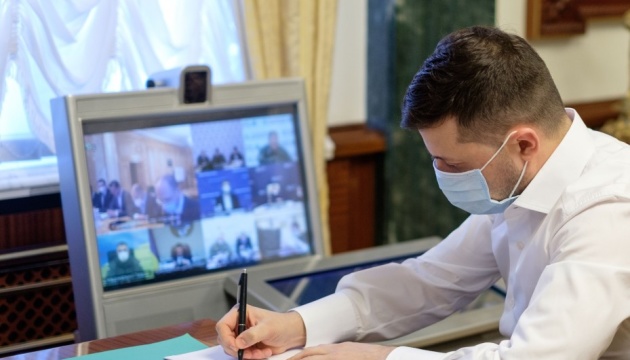 Президент Зеленский подписал “судейские законы” о ВСП и ВККС