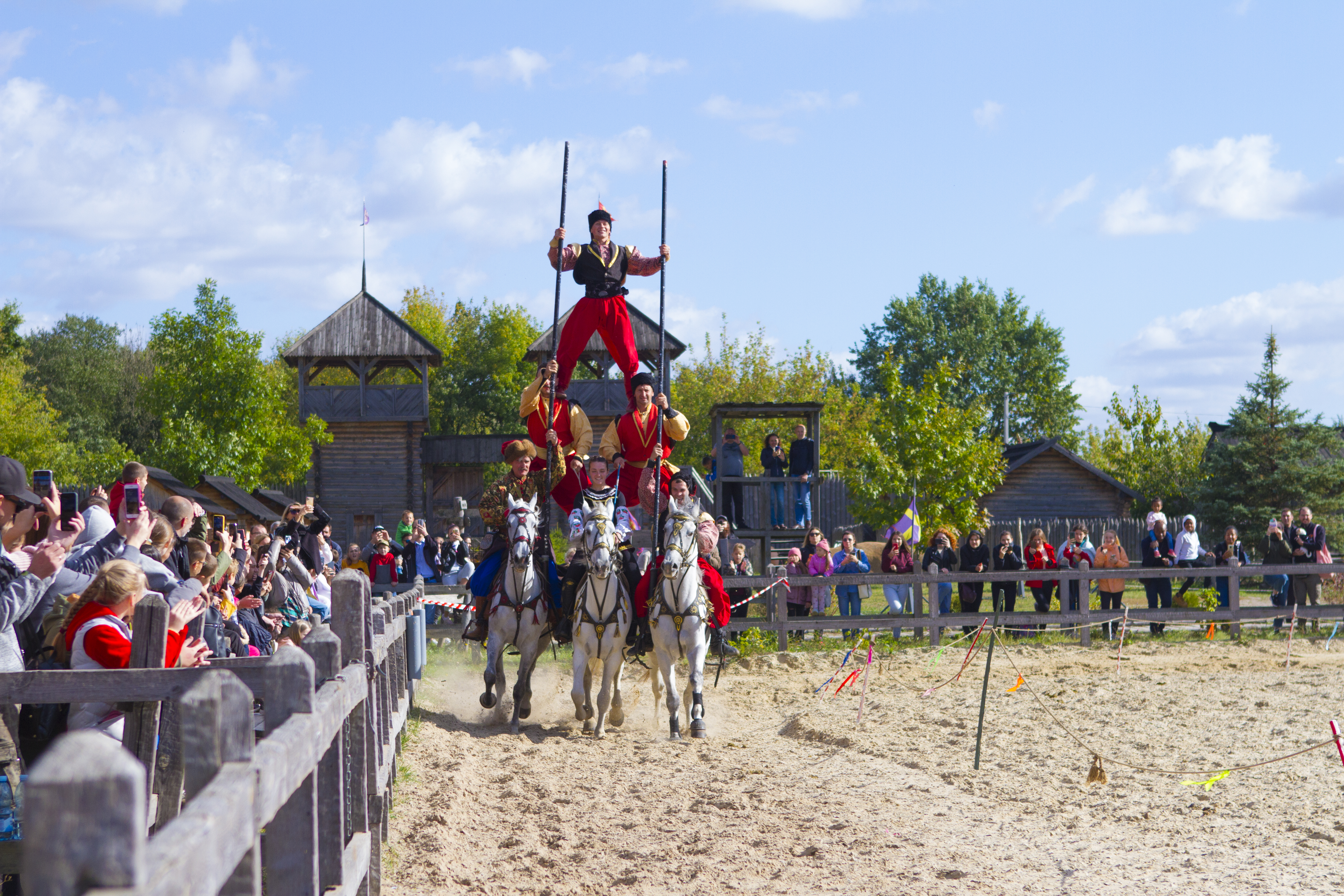 Під Києвом відбувся фестиваль кінно-трюкового мистецтва “Кентаври” (фото)