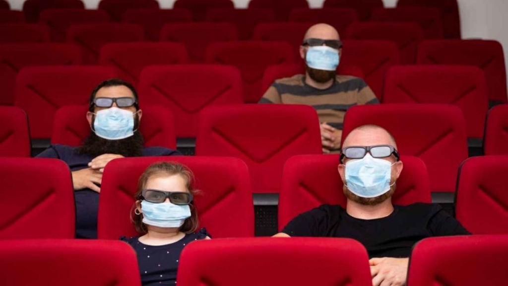 Крупная украинская сеть кинотеатров начала запрашивать у посетителей “ковидные” сертификаты