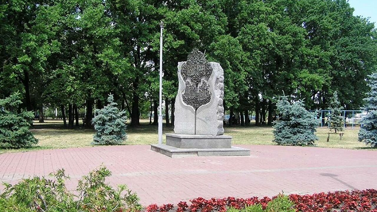 На столичных Теремках демонтировали памятный знак в честь дружбы Киева и Москвы