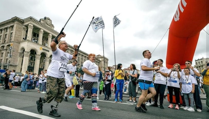 Шаную воїнів, біжу за героїв України