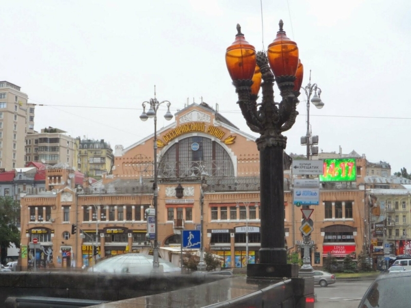 Со вчерашнего дня, 29 сентября, перенесена автобусная остановка в центре Киева (схема)