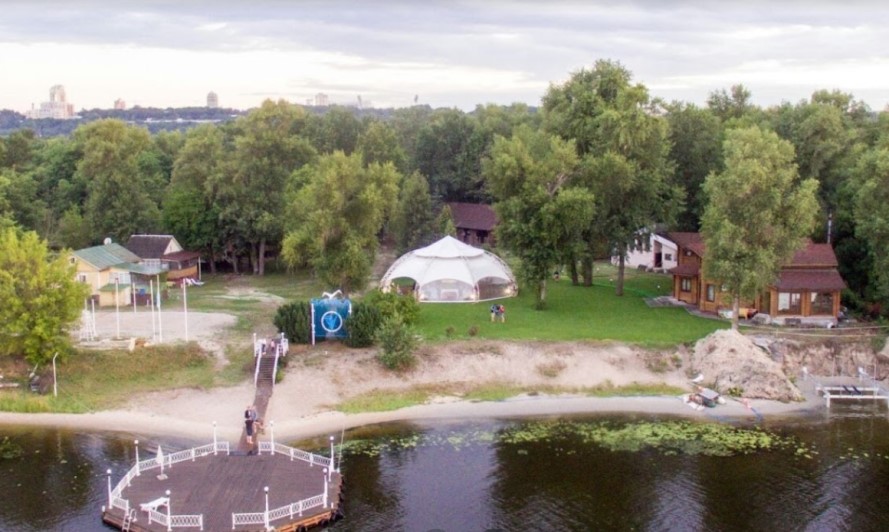 Киевсовет передал в аренду почти 3 га земли на Трухановом острове под обслуживание водно-спортивной базы