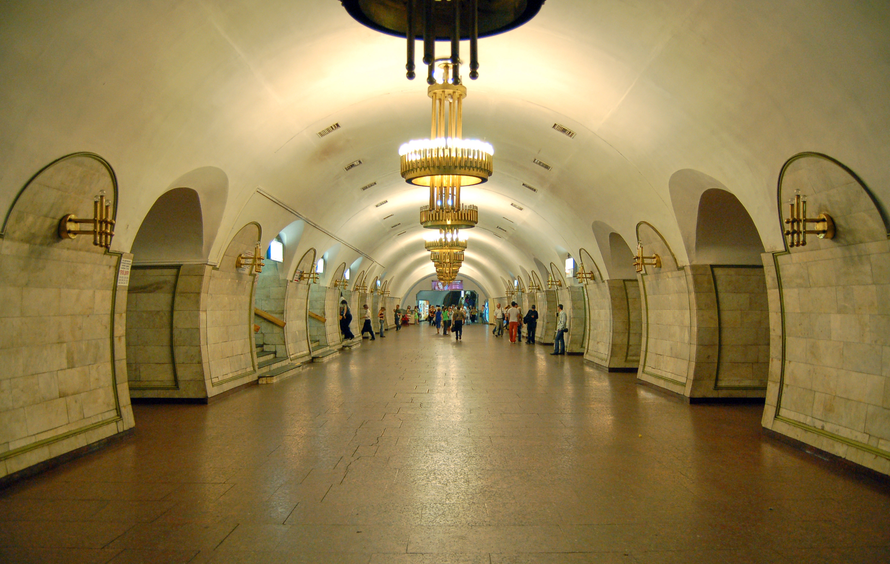 “Киевский метрополитен” рассказал о ходе ремонтных работ на станциях