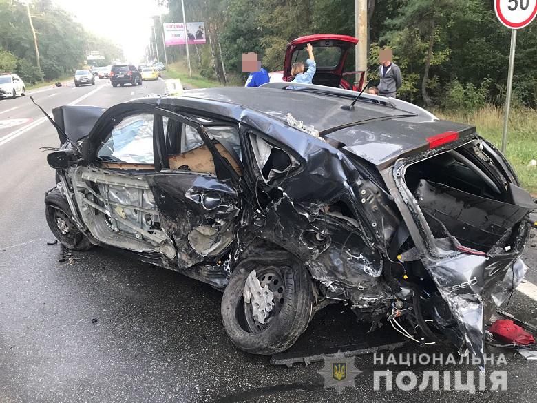 В Голосеевском районе Киева произошло ДТП с участием восьми автомобилей (фото)