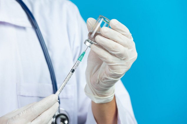 В столичных школах откроют пункты вакцинации от коронавируса