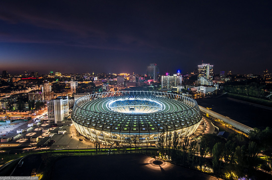 Сегодня, из-за проведения футбольного матча на НСК “Олимпийский” в Киеве могут ограничивать вход на трех станциях метрополитена