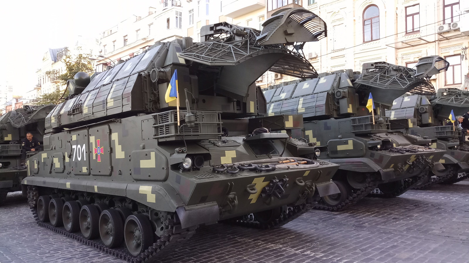 Сегодня вечером, 11 октября, из-за выставки военной техники на неделю ограничат движение транспорта в центре Киева