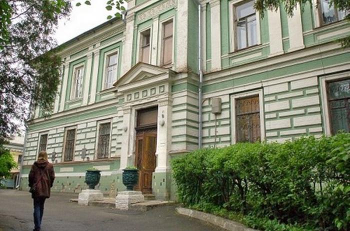 Советник Кличко заявила о пожаре в санатории “Салют” в центре Киева