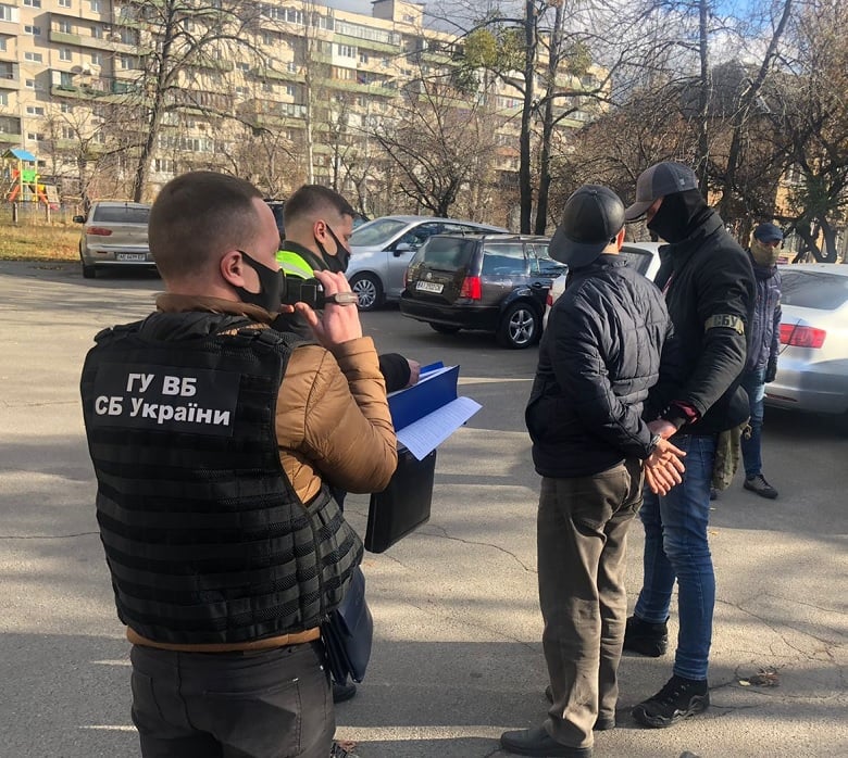 В Киеве задержали афериста, который обещал “порешать вопросы” с СБУ