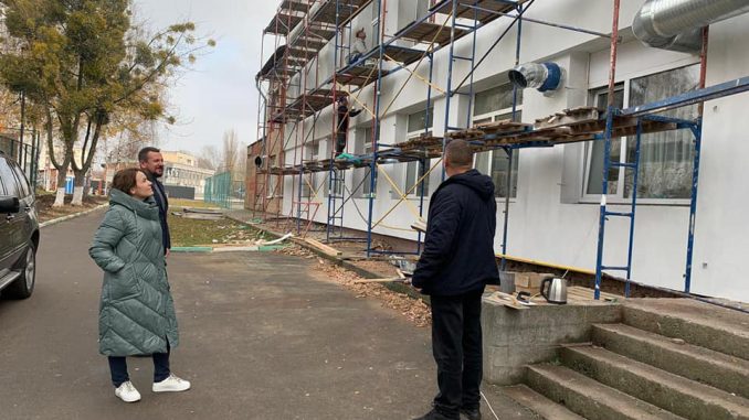 В Калинівській громаді тривають роботи з утеплення та реконструкції фасаду ліцею, – депутат ЄС
