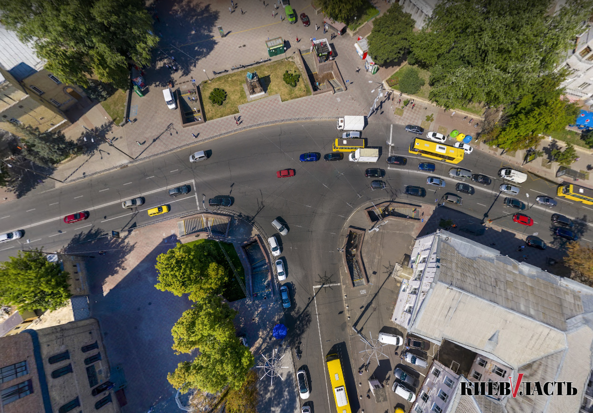В КГГА планируют обустроить наземные пешеходные переходы на Арсенальной площади