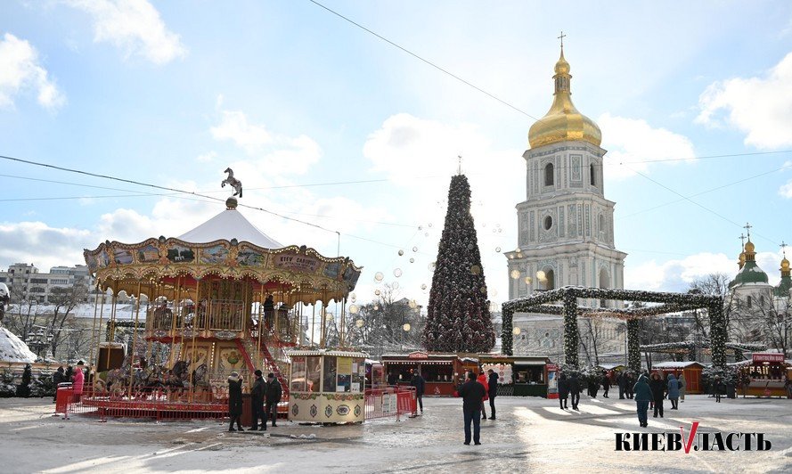 Главная новогодняя локация: На Софиевской площади открыли праздничный городок (фото, видео)