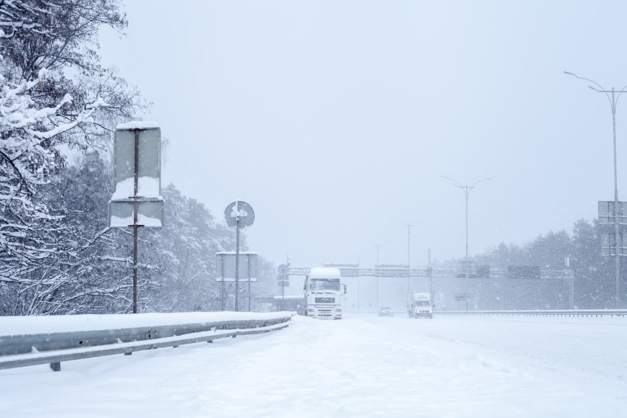 Въезд грузовиков в Киев ограничат с 17:00 сегодняшнего дня, 21 декабря, из-за погодных условий