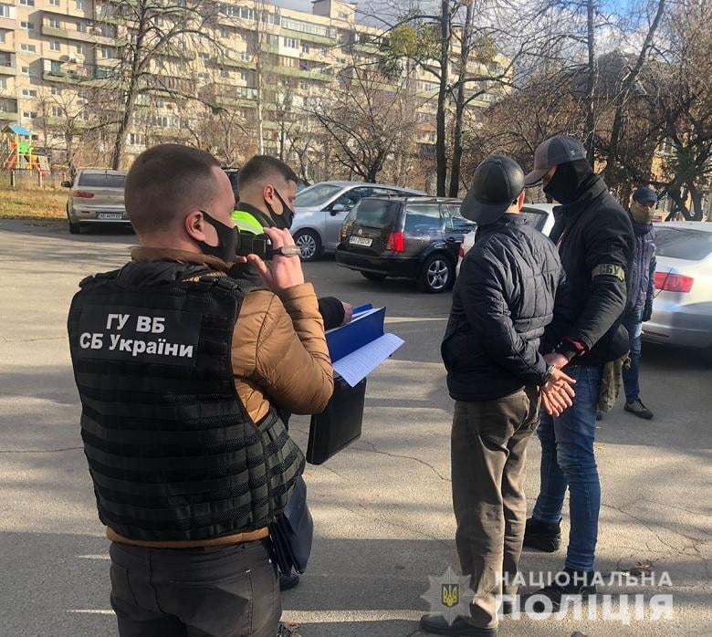 В Киеве сообщили о подозрении мошеннику, который выдавал себя за сотрудника СБУ