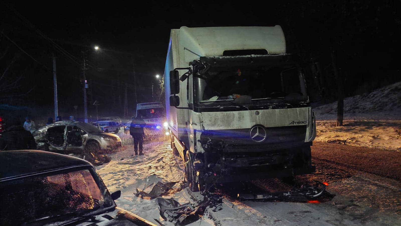 Под Кагарлыком на Киевщине вследствие столкновения грузовика и автомобиля Suzuki погиб мужчина