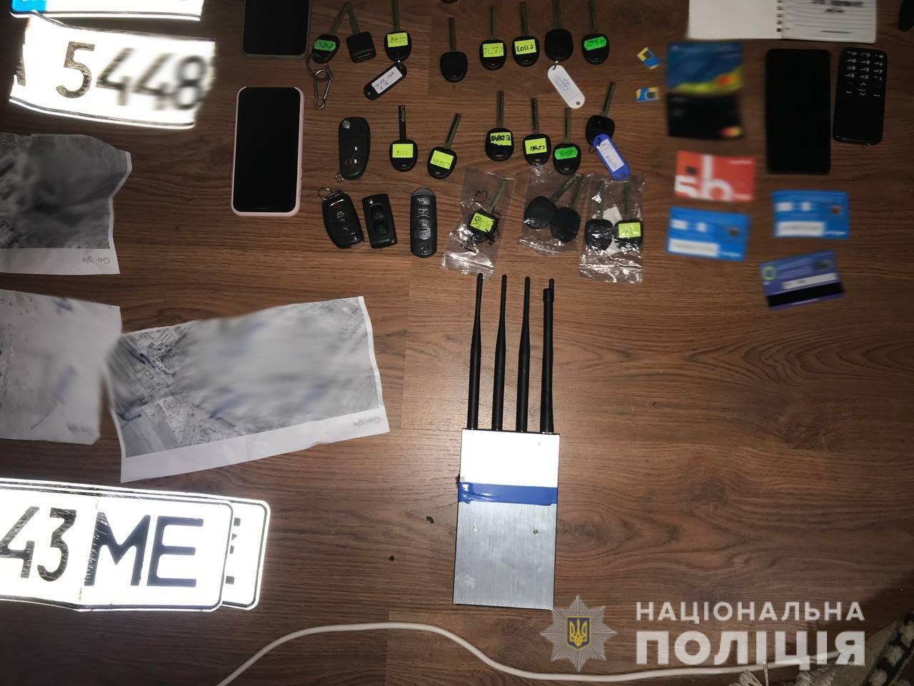 На Київщині затримали серійного викрадача елітних автомобілів (фото, відео)