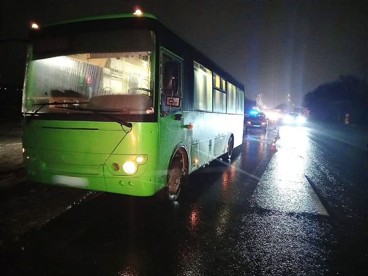 За минувшие выходные в ДТП с автобусами на Киевщине пострадали два пешехода
