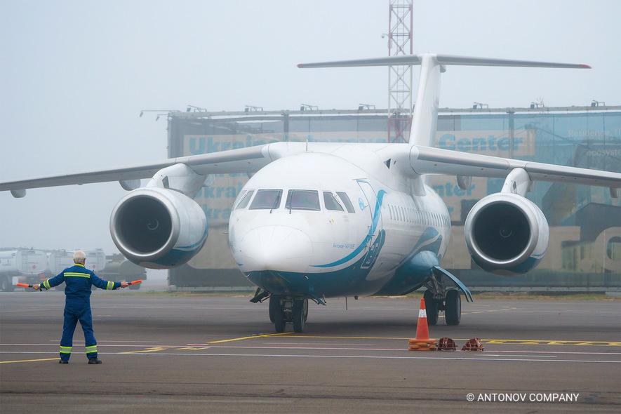 Украинский авиаперевозчик приостановил полеты до середины марта