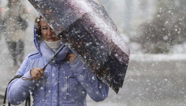 Киевлян предупреждают о сильных порывах ветра и гололеде в ближайшие два дня