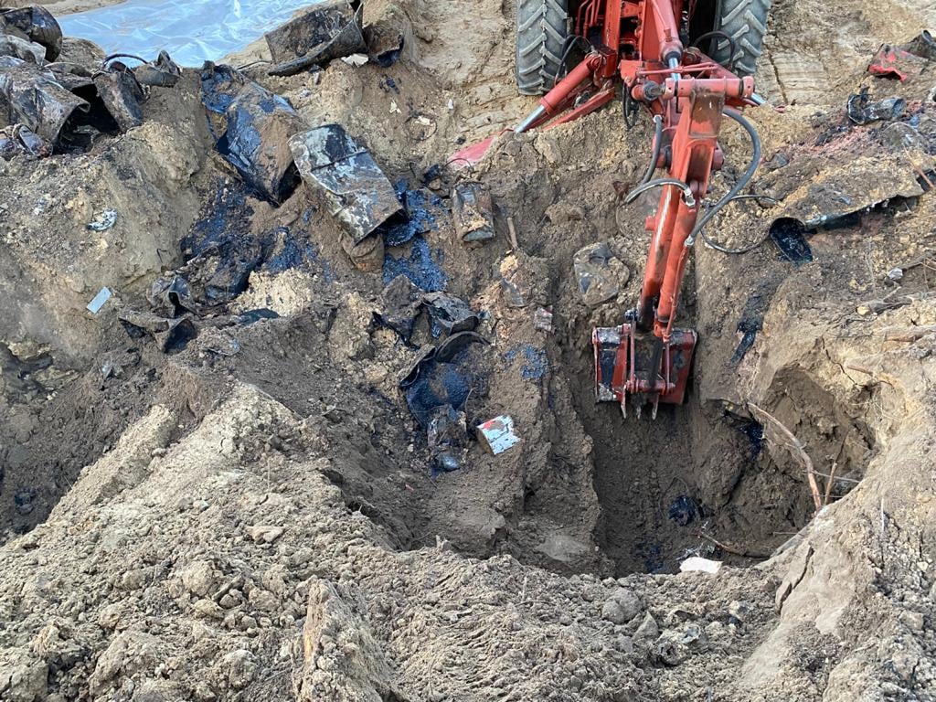 На Киевщине чиновника подозревают в организации незаконной свалки опасных промышленных отходов (фото)