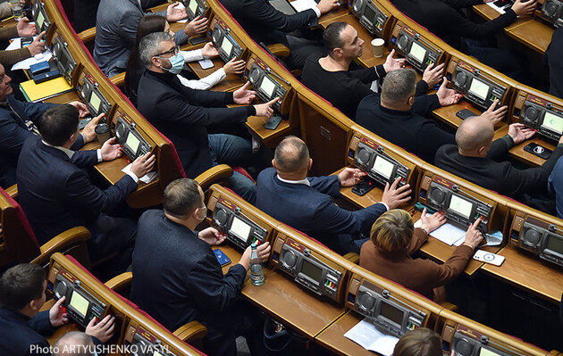 Рада запретила международную пересылку алкоголя и табака