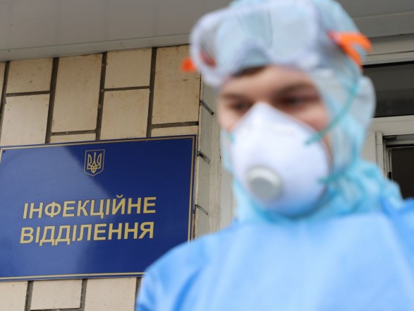 За первый день 2022 года в Украине выявлено почти 2 тысячи носителей коронавируса