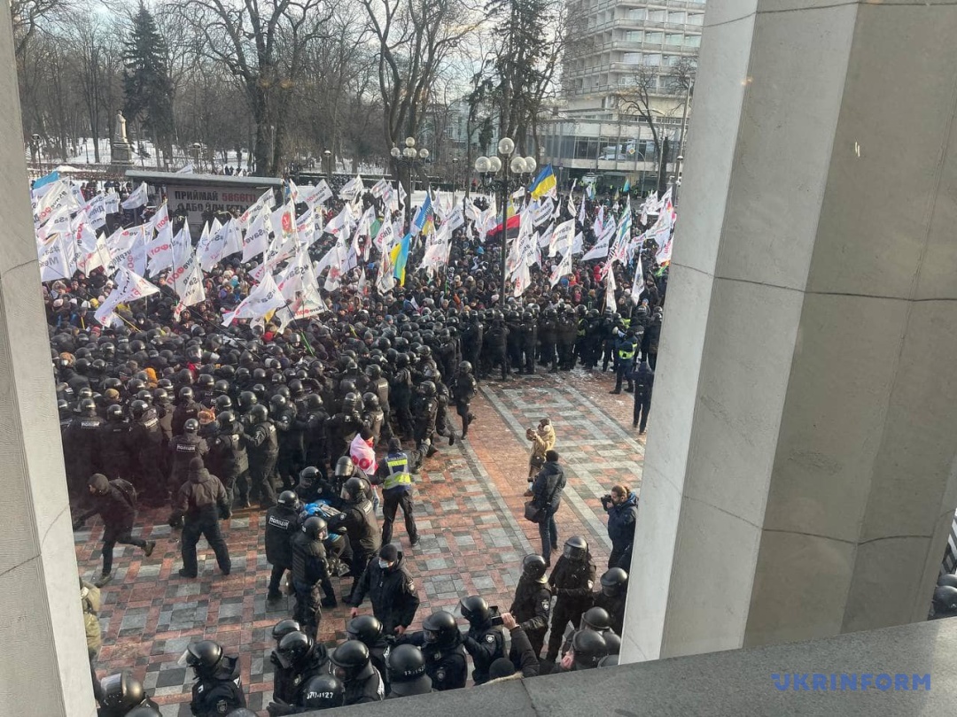Участники акции в центре Киева пытались прорваться к зданию ВР (фото)
