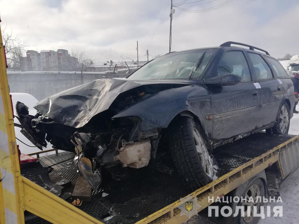 На Киевщине пьяный водитель наехал на полицейского и пытался бежать с места происшествия (фото, видео)