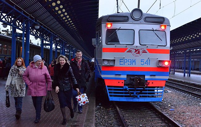 “Укрзализныця” назначила две пары пригородных поездов Киев - Коростень - Киев