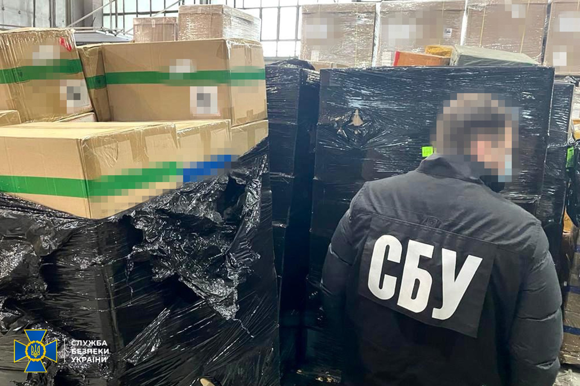Через аэропорт “Борисполь” пытались незаконно ввезти в Украину более 7 тонн контрафактных электронных сигарет (фото)