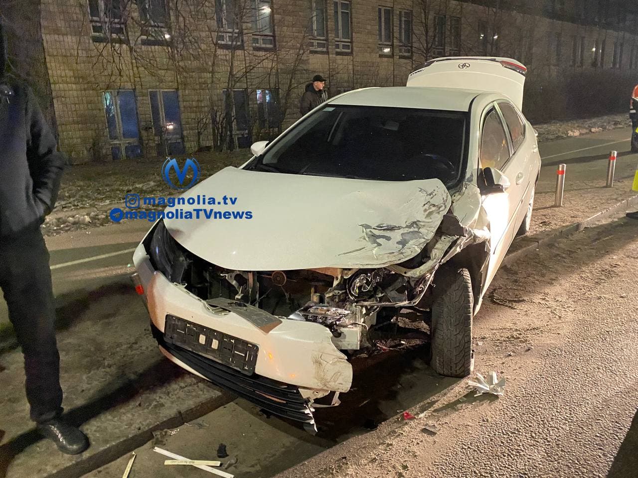 В Киеве водитель автомобиля Toyota не справился с управлением и столкнулся с двумя такси (фото)