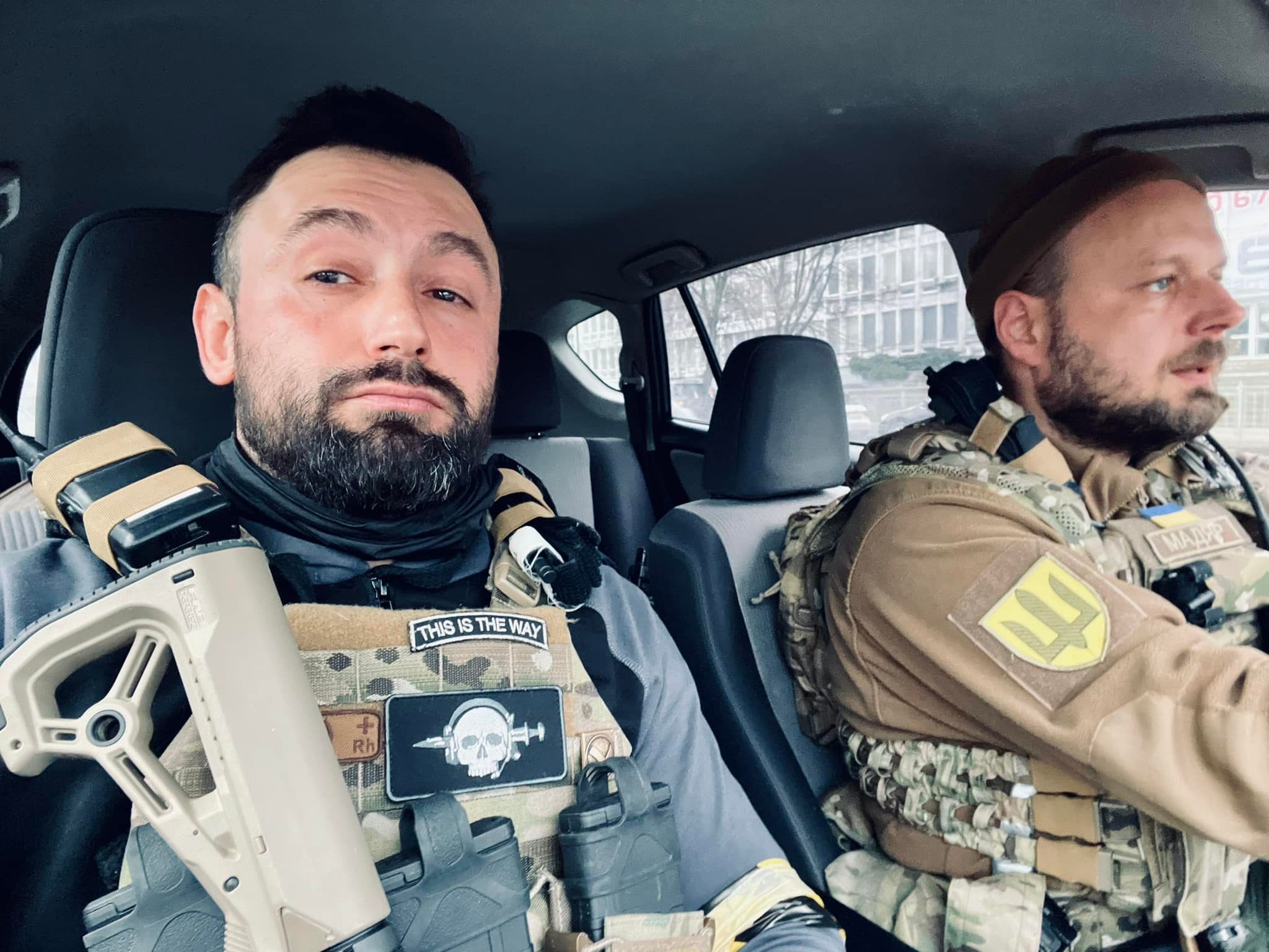 Киевлян с оружием и экипировкой просят помочь патрульной полиции
