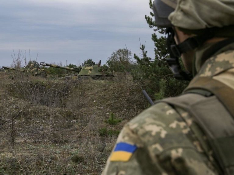 Российские войска обстреляли жилые дома в Житомирской области
